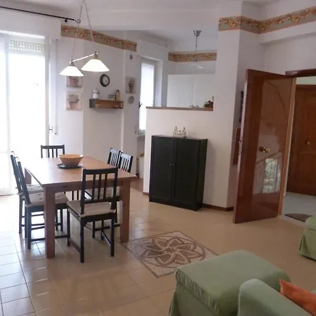 Casa Di Renzo E Lucia Apartment